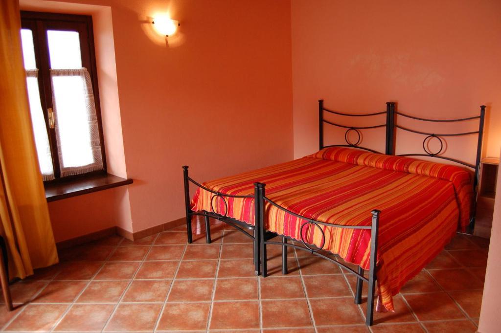 Agriturismo 'D Raine Montelupo Albese Rom bilde